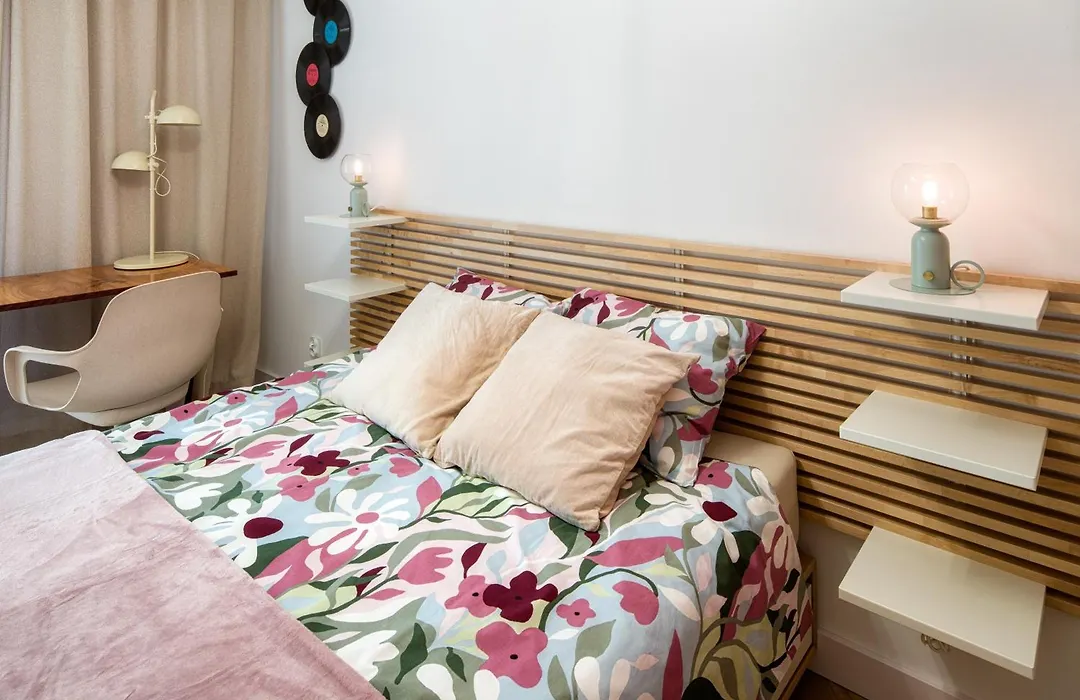 Charming Apartment In A Green Area- Free Parking-1